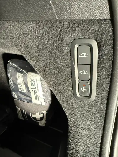 Volvo XC90 2.0 D5 Inscription — 7 places, 235 ch, suspension pneumatique et toit panoramique — Miniatura 15