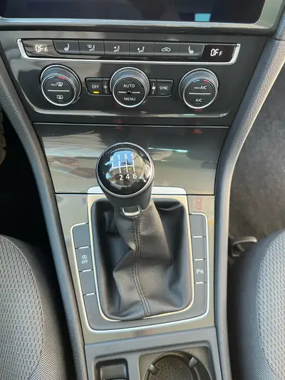 VW Golf 1.5 TSI EVO Comfortline — Monospace pratique, entretien impeccable, peu kilométré — Thumbnail 9