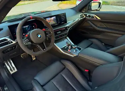 BMW M4 Coupé Competition M xDrive — 530 ch, Full Carbon, performances extrêmes — interni