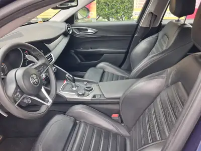 Alfa Romeo Giulia 2.0 Q4 Veloce TI — Berline sportive all-wheel drive, 57'000 km — Innenraum