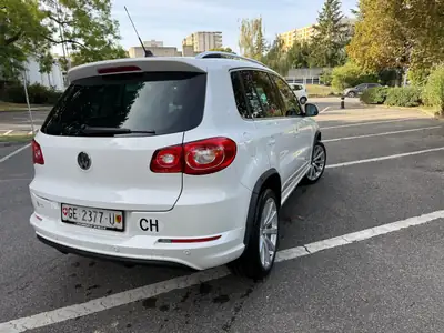 VW Tiguan 2.0 TSI R-Line — SUV robuste, boîte automatique, 4-roues motrices — interior