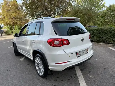 VW Tiguan 2.0 TSI R-Line — SUV robuste, boîte automatique, 4-roues motrices — dashboard
