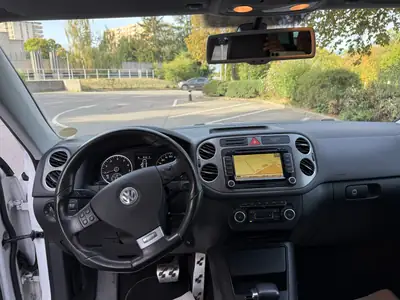 VW Tiguan 2.0 TSI R-Line — SUV robuste, boîte automatique, 4-roues motrices — Thumbnail 11