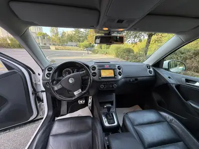 VW Tiguan 2.0 TSI R-Line — SUV robuste, boîte automatique, 4-roues motrices — Thumbnail 12
