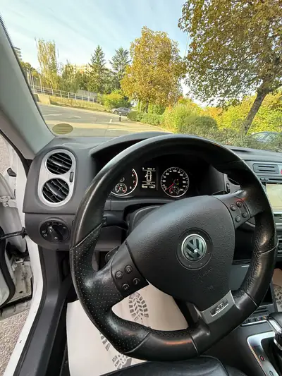 VW Tiguan 2.0 TSI R-Line — SUV robuste, boîte automatique, 4-roues motrices — Thumbnail 14