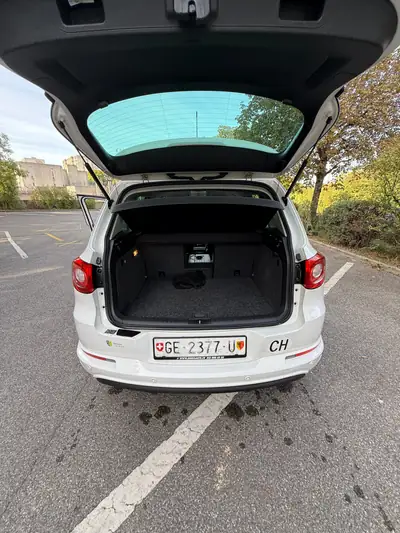 VW Tiguan 2.0 TSI R-Line — SUV robuste, boîte automatique, 4-roues motrices — Thumbnail 15