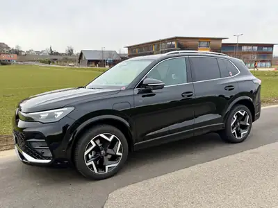 VW Tiguan 1.5 TSI PHEV R-Line — SUV hybride rechargeable, 32 000 km seulement — Außenansicht