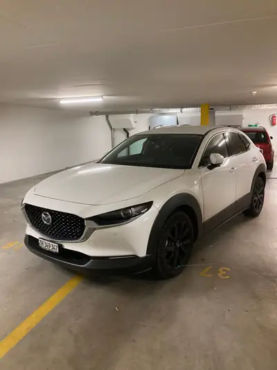 Mazda CX-30 2.0 180 Revolution AWD — SUV compact hybride, traction intégrale, attelage — exterior view