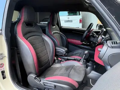 MINI John Cooper Works 231 PS — Performance compacte et dynamique, 143'000 km — interior