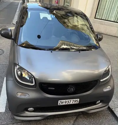 Smart Fortwo 0.9 Brabus Xclusive — Citadine haute performance avec toit panoramique — interni