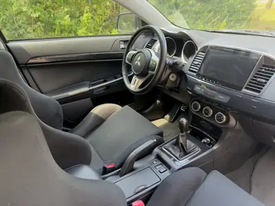 Mitsubishi Lancer 2.0 T MIVEC EVO Final Edition — Performance sportive et fiabilité japonaise — Miniatura 10