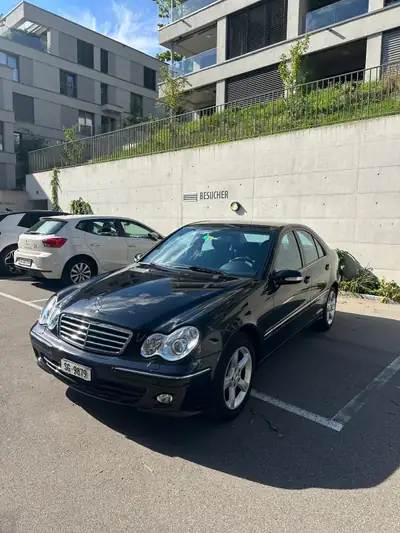 Mercedes-Benz C 280 V6 4Matic — Berline premium 2006, motorisation prestigieuse et traction intégrale — vista posteriore