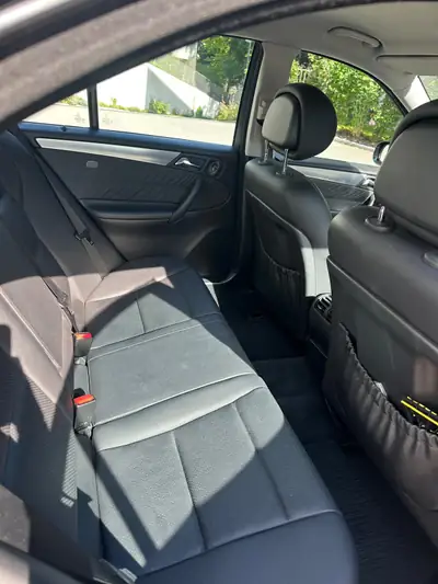 Mercedes-Benz C 280 V6 4Matic — Berline premium 2006, motorisation prestigieuse et traction intégrale — interni