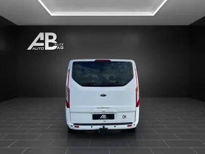 Ford Tourneo Custom 300 L1H1 Titanium — Monospace 8 places, diesel économe et fiable — interior