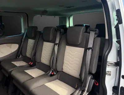 Ford Tourneo Custom 300 L1H1 Titanium — Monospace 8 places, diesel économe et fiable — Thumbnail 12