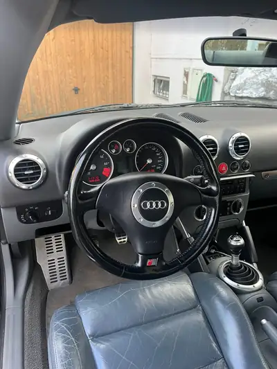 Audi TT 1.8 20V Turbo 225 ch — Coupé sport iconique, transmission manuelle, 4 roues motrices — Detail