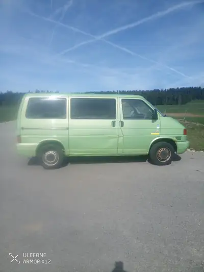 VW T4 2.5 TDI — Monospace 9 places robuste, diesel économique — vue extérieure