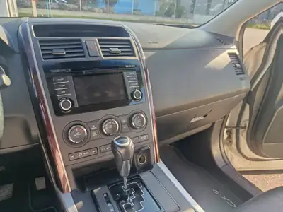 Mazda CX-9 3.7 V6 Revolution — Grand SUV 7 places puissant et fiable — interior