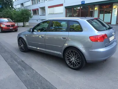 Audi A3 3.2 V6 Ambition Quattro — Berline sportive 250 ch, transmission intégrale — côté