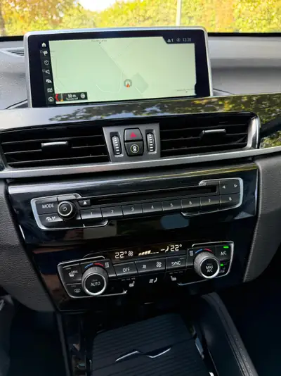 BMW X1 xDrive 20i M Sport — SUV compact dynamique, entretien complet — Thumbnail 19