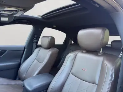 INFINITI FX30d S Premium AWD — SUV diesel robuste, suivi complet, sans sinistre — tableau de bord