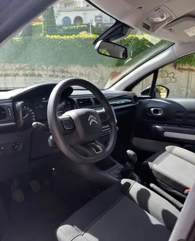 Citroën C3 1.2 PureTech Feel — Citadine économique et fiable, 57 000 km — interior