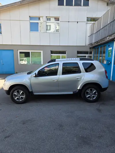 Dacia Duster 1.2 TCe Privilège 4x4 — SUV compact robuste, 34'000 km seulement — vista posteriore