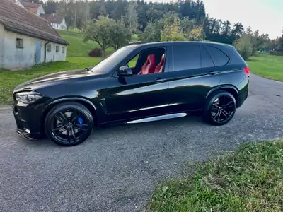 BMW X5M — Performance SUV haute cylindrée, 575 ch, finition Black Fire — vista esterna
