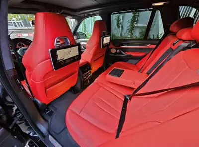 BMW X5M — Performance SUV haute cylindrée, 575 ch, finition Black Fire — dettaglio