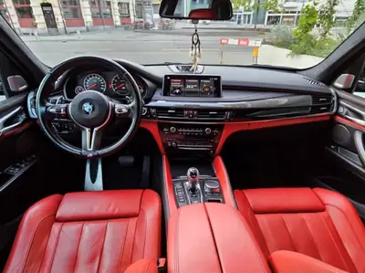 BMW X5M — Performance SUV haute cylindrée, 575 ch, finition Black Fire — interni