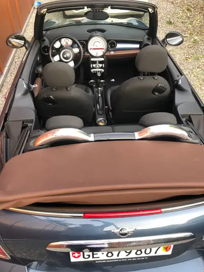 MINI Cabrio 2011 — Cabriolet urbain compact, 89 000 km, essence manuelle — side view