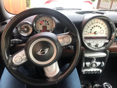 MINI Cabrio 2011 — Cabriolet urbain compact, 89 000 km, essence manuelle — rear view