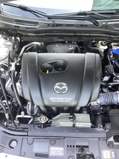 Mazda 3 2.0 120 Revolution — Berline automatique fiable, révision fraîche et équipée — intérieur