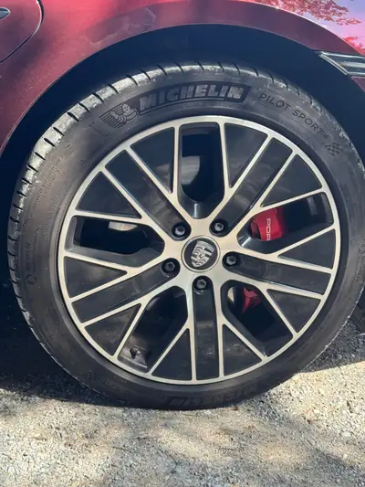 Porsche Taycan 4S Performance — Berline électrique sportive, 60 000 km seulement — tableau de bord