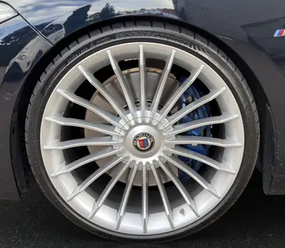 BMW M850i xDrive Cabriolet — Décapotable sport 530 ch, seulement 24'900 km — Miniature 9