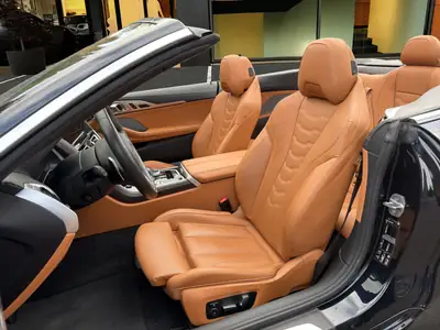 BMW M850i xDrive Cabriolet — Décapotable sport 530 ch, seulement 24'900 km — Miniature 10