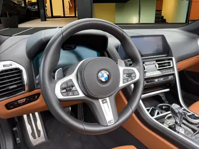BMW M850i xDrive Cabriolet — Décapotable sport 530 ch, seulement 24'900 km — Miniature 12