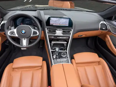 BMW M850i xDrive Cabriolet — Décapotable sport 530 ch, seulement 24'900 km — Miniature 13