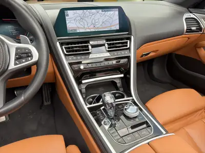 BMW M850i xDrive Cabriolet — Décapotable sport 530 ch, seulement 24'900 km — Miniature 15