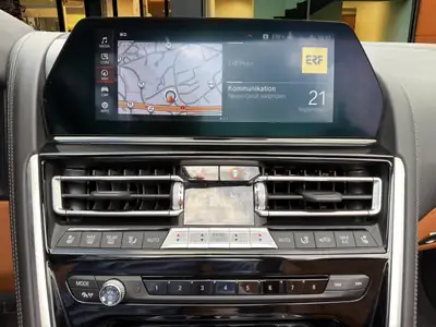 BMW M850i xDrive Cabriolet — Décapotable sport 530 ch, seulement 24'900 km — Miniature 18