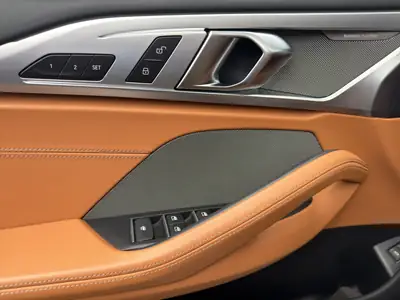 BMW M850i xDrive Cabriolet — Décapotable sport 530 ch, seulement 24'900 km — Miniature 16
