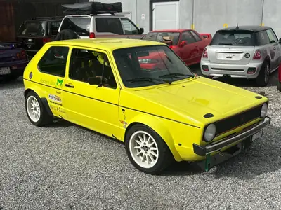 VW Golf 1 GTI 1.8 16V — Légende des années 80, moteur homologué course et route — côté