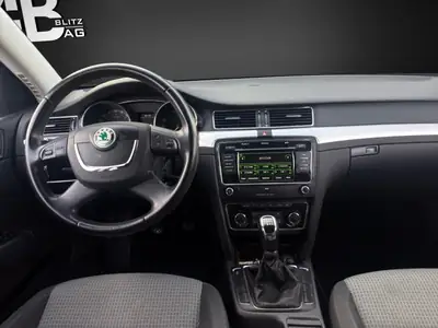 Skoda Superb Combi 2.0 TDi — Break spacieux diesel, révision récente — Thumbnail 11