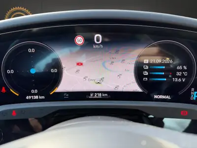 Porsche Taycan 4S 2022 — Berline électrique haute performance, 49'000 km — Miniature 15