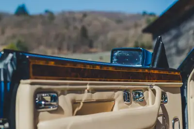 Rolls-Royce Corniche 6.8 V8 — Cabriolet britannique mythique, 11'000 km seulement — côté