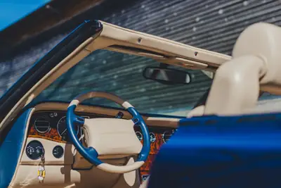 Rolls-Royce Corniche 6.8 V8 — Cabriolet britannique mythique, 11'000 km seulement — arrière
