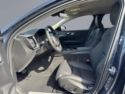 Volvo V60 2.0 T6 TE Plus Dark eAWD — Berline hybride rechargeable, 3000 km seulement — Miniature 9