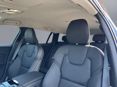 Volvo V60 2.0 T6 TE Plus Dark eAWD — Berline hybride rechargeable, 3000 km seulement — Miniature 11