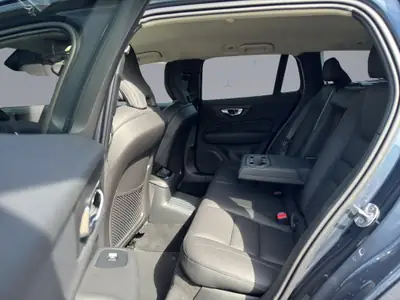 Volvo V60 2.0 T6 TE Plus Dark eAWD — Berline hybride rechargeable, 3000 km seulement — Miniature 10