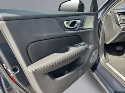Volvo V60 2.0 T6 TE Plus Dark eAWD — Berline hybride rechargeable, 3000 km seulement — Miniature 16